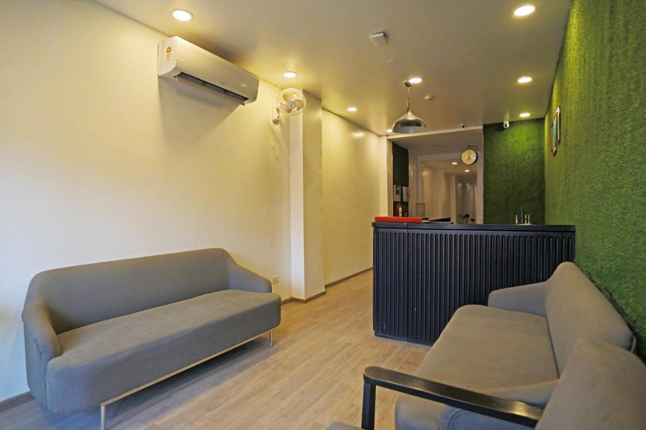Hotel Yellow Chilli Britannia Chowk- Couple Friendly Local Id Accepted ニューデリー エクステリア 写真