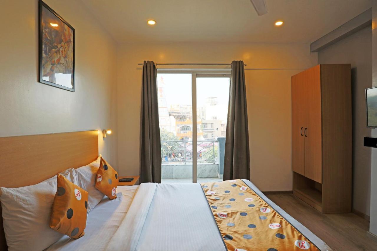 Hotel Yellow Chilli Britannia Chowk- Couple Friendly Local Id Accepted ニューデリー エクステリア 写真